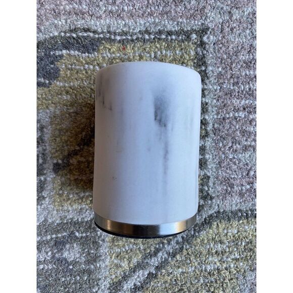 Target Threshold Bathroom organizer tray and cup
Heavy Faux Marble design - Picture 8 of 14